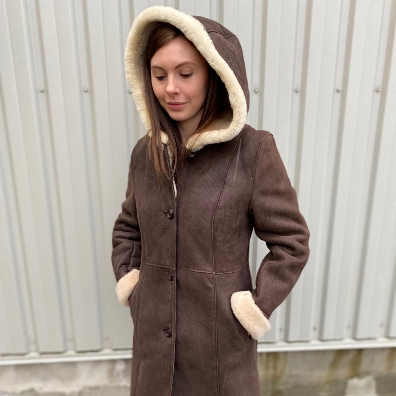 Eva fårskinnsjacka med huva - Mellanlång - Brun - Dam - Freja Skind