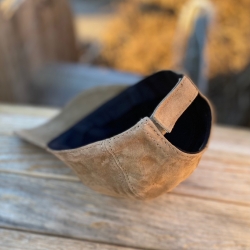 Ruskinds cap i lys sand ruskind - Freja skind