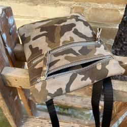 Lille crossbody i ruskind med army print - Esther - 280917 - Freja skind