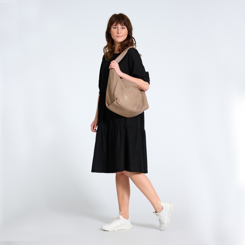 Baggy axelväska i beige lammskinn från BTF-CPH