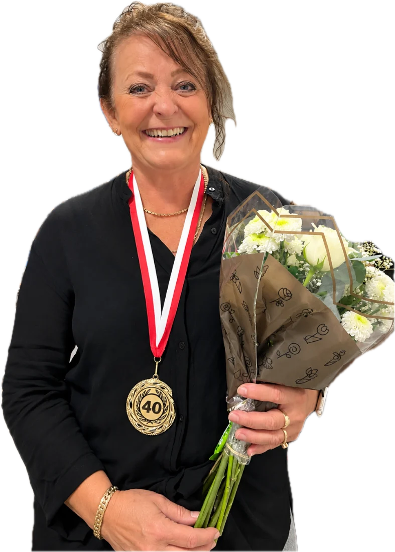 Lene fra Freja Skind med 40 års-medalje